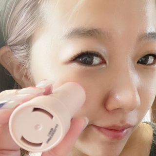바르는뷰티 데생멀티밤 식물유래성분 97 저분자콜라겐 피부수분 미백 주름개선 멀티밤스틱 — 5점을 준 리뷰어가 2021년 11월 올린 사용 사진