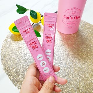 페페로니 잘 먹는 캣츄 - 알래스카 연어 24개입 — 5점을 준 리뷰어가 2021년 9월 올린 사용 사진