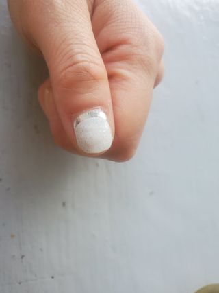 [네일가게] 햇빛에 닿으면 색이 변하는 신기한 햇살 반전 네일스티커_B — 5점을 준 리뷰어가 2021년 8월 올린 사용 사진