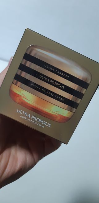 자민경 크레마카라콜 울트라 프로폴리스 하이드라 인텐스 크림 50ml — 4점을 준 리뷰어가 2021년 1월 올린 사용 사진