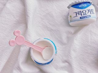매일바이오 그릭요거트 오리지널 플레인 4개, 로스터리 커피믹스 4개 — 5점을 준 리뷰어가 2021년 12월 올린 사용 사진