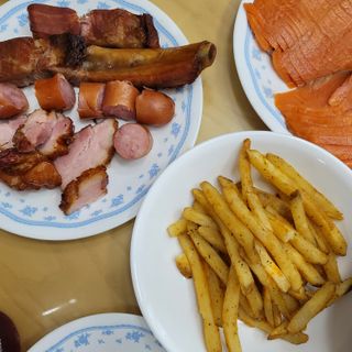 [테이스티나인] [레디잇x부루마불] 부어스트 바베큐 플래터 1000g — 4.5점을 준 리뷰어가 2022년 4월 올린 사용 사진