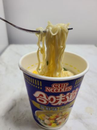 NISSIN 닛신 컵누들  4종 - 씨푸드오리지날, 씨푸드 스파이시, 씨푸드 커리, 씨푸드 XO소스 — 5점을 준 리뷰어가 2023년 1월 올린 사용 사진