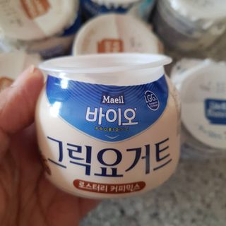 매일바이오 그릭요거트 오리지널 플레인 4개, 로스터리 커피믹스 4개 — 4점을 준 리뷰어가 2021년 12월 올린 사용 사진
