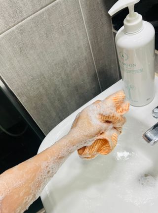 [닥터문] 센텔라 시카케어 화이트머스크 바디워시 1000ml — 5점을 준 리뷰어가 2023년 8월 올린 사용 사진