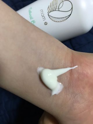 mom e 맘이 내추럴 베이비 케어 샴푸앤바스+로션 — 4.5점을 준 리뷰어가 2021년 1월 올린 사용 사진