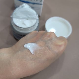 산수시 아쿠아 베네핏 24h 수부지 물광 속건조 수분크림 50ml — 5점을 준 리뷰어가 2021년 6월 올린 사용 사진