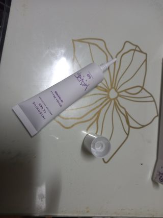 바르셀 톤업선크림 미백 메이크업베이스 CC크림 인텐시브 씨씨 젠 30ml — 4.5점을 준 리뷰어가 2021년 11월 올린 사용 사진