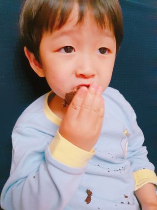 롯데제과 까망카스타드 더블초코 — 5점을 준 리뷰어가 2021년 5월 올린 사용 사진