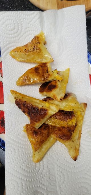 (주)성경순만두 곤약만두.콘치즈만두,삼각당면만두,당면 야끼만두,대구전통 납작만두,떡뽁이 매콤소스,달콤소스 — 5점을 준 리뷰어가 2023년 4월 올린 사용 사진