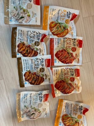 굽네몰 [굽네] 소스가 맛있는 닭가슴살 슬라이스 4종 — 5점을 준 리뷰어가 2021년 11월 올린 사용 사진