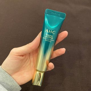 [NEW 탄력유턴 아이크림] AHC 유스 래스팅 리얼 아이크림 포 페이스 — 5점을 준 리뷰어가 2021년 3월 올린 사용 사진