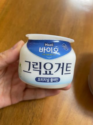 매일바이오 그릭요거트 오리지널 플레인 4개, 로스터리 커피믹스 4개 — 4점을 준 리뷰어가 2021년 12월 올린 사용 사진