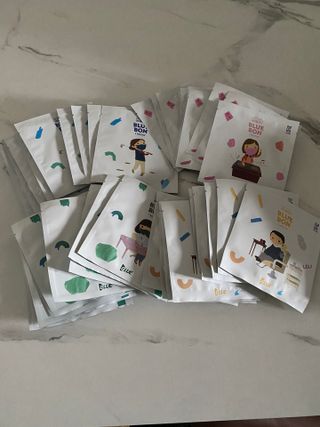 [블루 본 아이노우] 유아용 컬러마스크 40 PCS SET 2중 택 1 — 5점을 준 리뷰어가 2021년 4월 올린 사용 사진