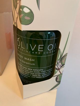 올리브 오일 스킨케어 컴퍼니 [OOSC] 향기로운 보습 로즈 제라늄 바디워시 500ml — 4.5점을 준 리뷰어가 2021년 5월 올린 사용 사진