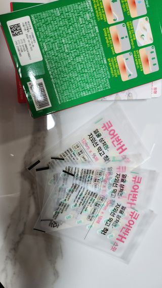 [큐어반H 스팟] 자외선 99프로 차단되는 스틱타입 스팟밴드(1팩 / 66매입) — 4점을 준 리뷰어가 2022년 11월 올린 사용 사진
