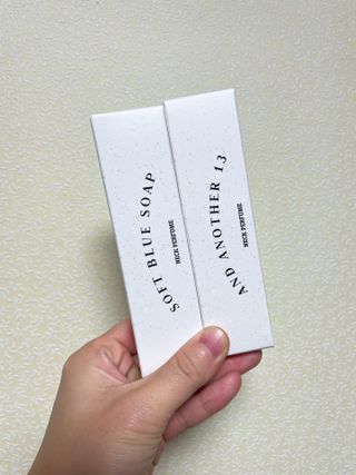 멈칫(MUMCHIT) 넥퍼퓸 NECKPERFUME 2가지 향 — 5점을 준 리뷰어가 2021년 11월 올린 사용 사진