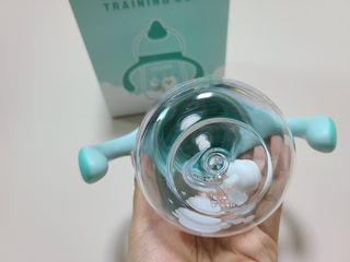 유비맘 트라이탄 코니빨대컵_컬러 랜덤 발송 — 5점을 준 리뷰어가 2021년 4월 올린 사용 사진