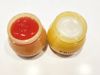 [후르디아] 올리브영 꿀과즙 립밤 2종 (블루베리/석류) — 5점을 준 리뷰어가 2022년 11월 올린 사용 사진