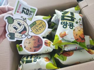 오리온 오징어땅콩의 짭짤고소 신제품, 구운김땅콩 — 5점을 준 리뷰어가 2022년 5월 올린 사용 사진
