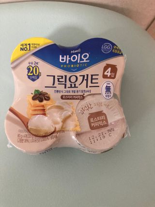 매일바이오 그릭요거트 오리지널 플레인 4개, 로스터리 커피믹스 4개 — 5점을 준 리뷰어가 2021년 12월 올린 사용 사진