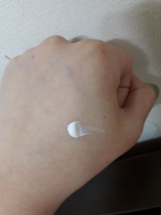 리더스코스메틱 리더스 카밍 바이오틱스 선 에센스 SPF 50+ PA++++ — 3.5점을 준 리뷰어가 2022년 6월 올린 사용 사진