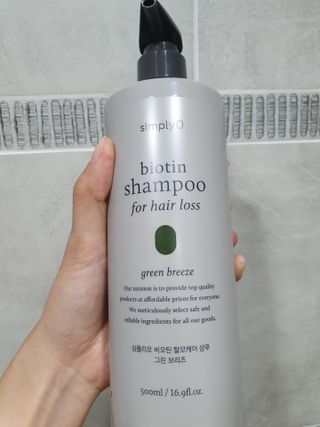 심플리오 비오틴 탈모케어 샴푸 — 5점을 준 리뷰어가 2021년 7월 올린 사용 사진