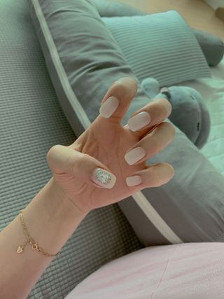 데싱디바 글레이즈 젤네일 그라데이션 네일_5종 중 택 1 — 5점을 준 리뷰어가 2021년 8월 올린 사용 사진