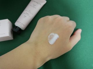 러브모아 향수 고체향수 승무원 고체향수 바르는 향수 니치향수 도손 우드세이지 앤 씨솔트 — 5점을 준 리뷰어가 2022년 12월 올린 사용 사진