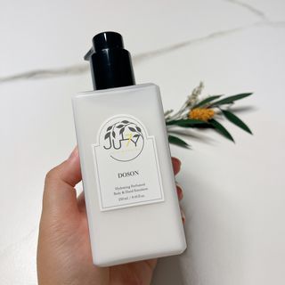 줄라이 모닝 _ JULY MORNING 줄라이모닝 하이드레이팅 퍼퓸드 바디앤핸드 에멀젼 — 5점을 준 리뷰어가 2021년 9월 올린 사용 사진