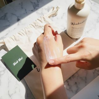 [위켄더스] 끈적임 없이 수분감을 채워주는 핸드& 바디로션 1종 랜덤발송 — 5점을 준 리뷰어가 2022년 5월 올린 사용 사진