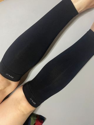 하트플로우 종아리 압박 밴드 스타킹 — 3.5점을 준 리뷰어가 2022년 10월 올린 사용 사진