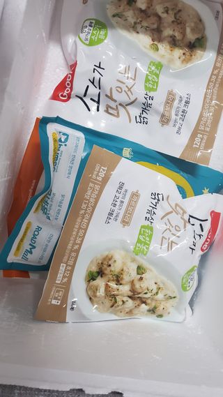 굽네몰 [굽네] 소스가 맛있는 닭가슴살 한입 볼 2종 8팩 — 4점을 준 리뷰어가 2021년 3월 올린 사용 사진