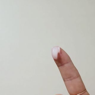 틱톡 [후르디아] 튼입술해결템 올리브영 블루베리 하이드레이팅 허니 립밤 — 5점을 준 리뷰어가 2023년 12월 올린 사용 사진