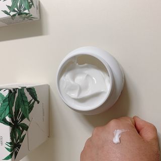 버텍스넘버원 버텍스 넘버원 햄프씨드오일 핸드밤, 바디크림 — 4점을 준 리뷰어가 2022년 3월 올린 사용 사진