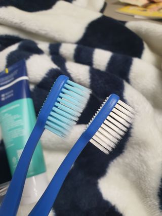 리퀴덴트 오랄케어 온가족용 리퀴덴트 더더 오랄케어 무불소 치약 + 임상시험완료 이중 미세 엠보싱 칫솔 올데이세트 — 4점을 준 리뷰어가 2021년 1월 올린 사용 사진