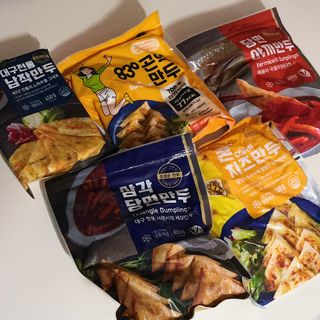 (주)성경순만두 곤약만두.콘치즈만두,삼각당면만두,당면 야끼만두,대구전통 납작만두,떡뽁이 매콤소스,달콤소스 — 5점을 준 리뷰어가 2023년 4월 올린 사용 사진