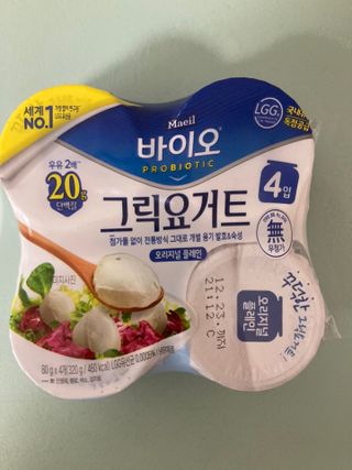 매일바이오 그릭요거트 오리지널 플레인 4개, 로스터리 커피믹스 4개 — 5점을 준 리뷰어가 2021년 12월 올린 사용 사진