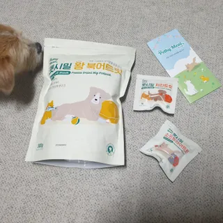 [펫시밀] 원물그대로 영양듬뿍 동결건조 왕북어트릿300g,왕치킨트릿400g,열빙어트릿300g 대용량 간식 — 5점을 준 리뷰어가 2023년 5월 올린 사용 사진