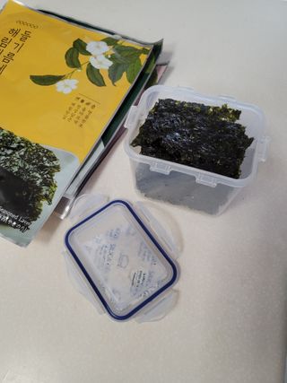 [해림맛김] 들기름에 구운 바삭바삭 김 4종 세트 + 1종 랜덤발송 총5개입 — 5점을 준 리뷰어가 2021년 2월 올린 사용 사진
