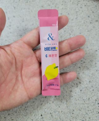 비타앤C 레몬맛, 망고맛 — 5점을 준 리뷰어가 2021년 8월 올린 사용 사진