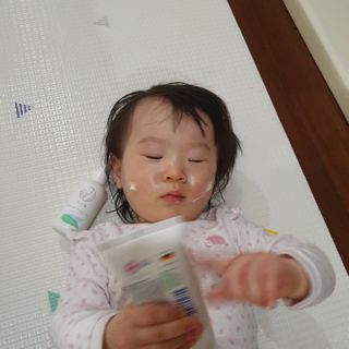 mom e 맘이 내추럴 베이비 케어 크림+바디오일 — 5점을 준 리뷰어가 2021년 1월 올린 사용 사진