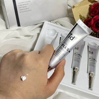 아이디플라코스메틱 아이디 브이로직 플러스 크림 15ml X 4EA — 5점을 준 리뷰어가 2022년 5월 올린 사용 사진