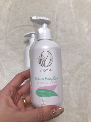 mom e 맘이 내추럴 베이비 케어 샴푸앤바스+로션 — 5점을 준 리뷰어가 2021년 1월 올린 사용 사진