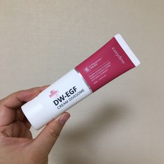 이지듀 DW-EGF 크림 다이브좀_콜라겐이 쏙쏙, 탄력피부로 다이빙 — 4.5점을 준 리뷰어가 2021년 2월 올린 사용 사진