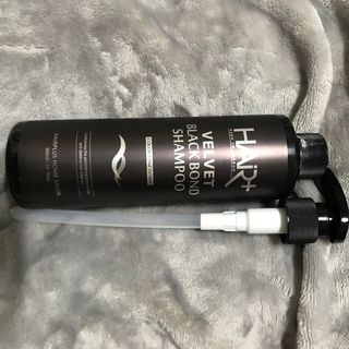 헤어플러스 블랙 컬러본드 샴푸 트리트먼트 300ml — 4점을 준 리뷰어가 2021년 5월 올린 사용 사진