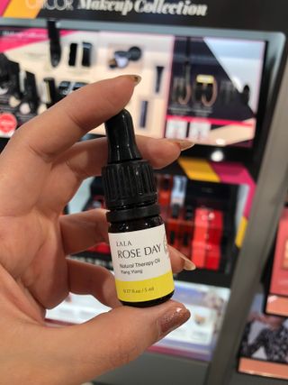 라라로즈데이 시즌2 천연 아로마오일 Y존 케어 속옷향수 이너퍼퓸 5ml  여성의 자존감을 UP시키자 — 3.5점을 준 리뷰어가 2021년 10월 올린 사용 사진