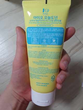 IO 아이오 오늘도 넌 눈부셔 - 데일리 스크럽 클렌징폼 — 4점을 준 리뷰어가 2021년 3월 올린 사용 사진