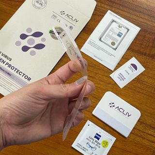 아클리브 Eco 항균 항바이러스 액정 보호필름(iPhone) — 4점을 준 리뷰어가 2022년 8월 올린 사용 사진
