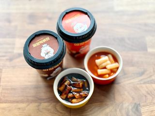 유비쿡 컵떡볶이 매운컵떡볶이2개/ 짜장컵떡볶이 2개  총 4개세트 — 5점을 준 리뷰어가 2021년 2월 올린 사용 사진